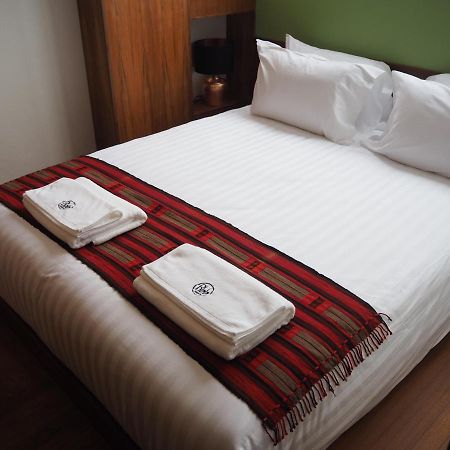 Appartamento Boonnark Bed Night Bazaar No Car Parking Chiang Mai Esterno foto