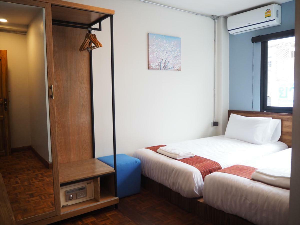 Appartamento Boonnark Bed Night Bazaar No Car Parking Chiang Mai Esterno foto