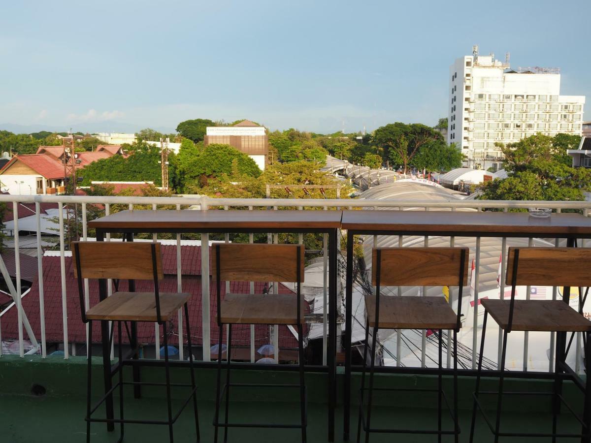 Appartamento Boonnark Bed Night Bazaar No Car Parking Chiang Mai Esterno foto
