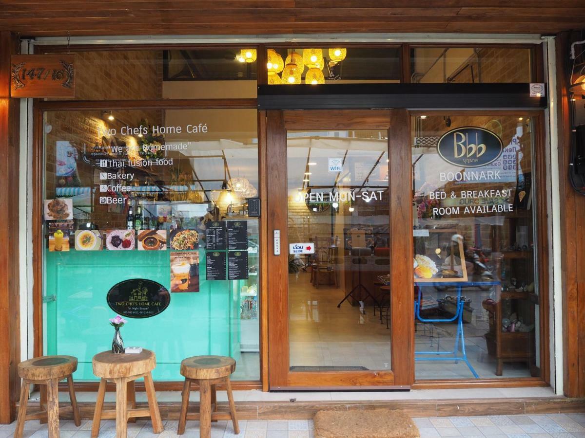 Appartamento Boonnark Bed Night Bazaar No Car Parking Chiang Mai Esterno foto