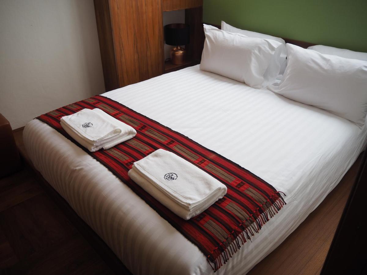 Appartamento Boonnark Bed Night Bazaar No Car Parking Chiang Mai Esterno foto
